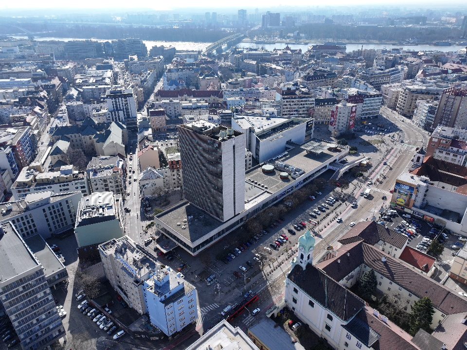Letecká snímka lokality Špitálska a Kamenné námestie, pohľad 3